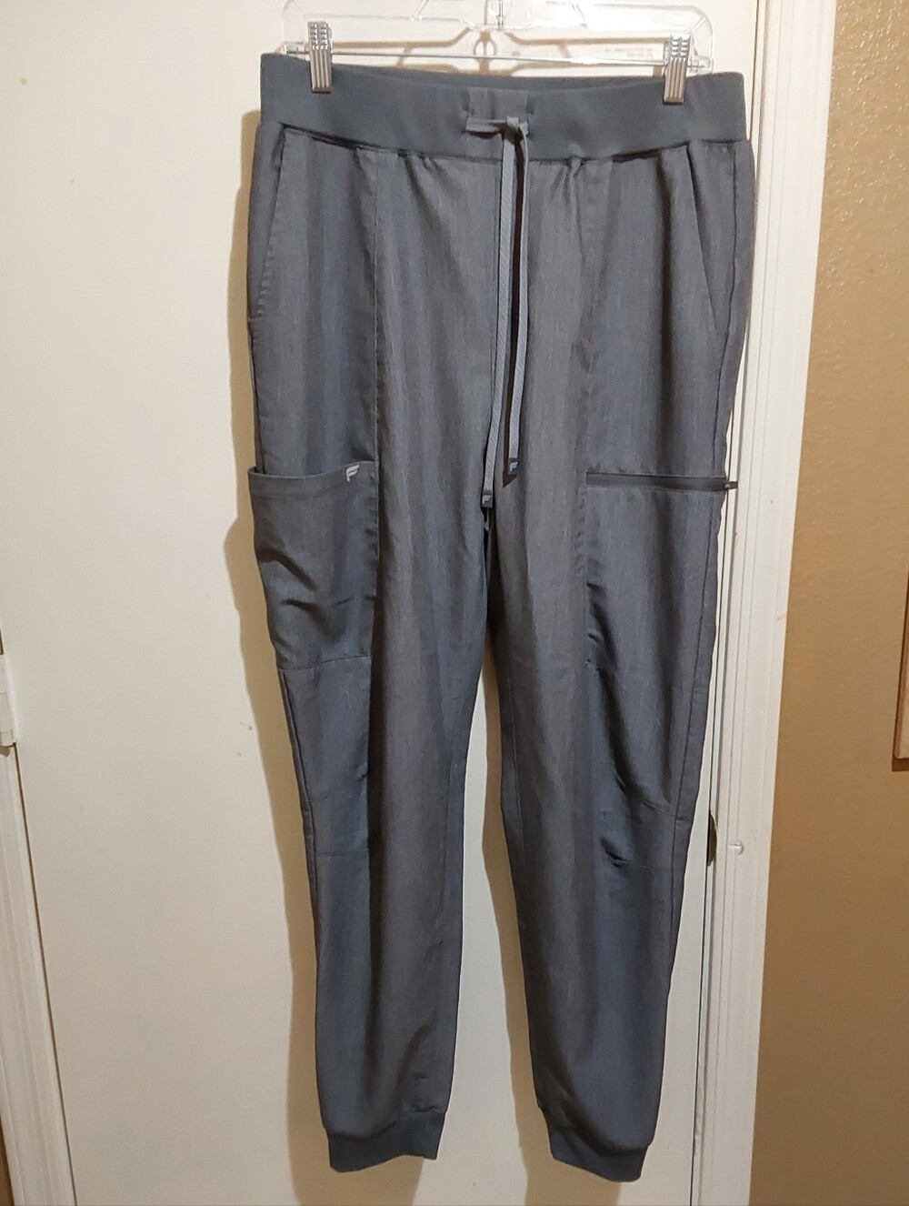 🌺 Like New Fabletics Gray Drawstring Cargo Jogger Scrub Pants